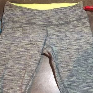 Lululemon crops size 8